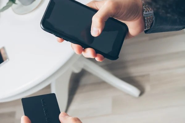 Application bancaire mobile utilisée pour vérifier la disponibilité de POLi avant un dépôt de 20 euros